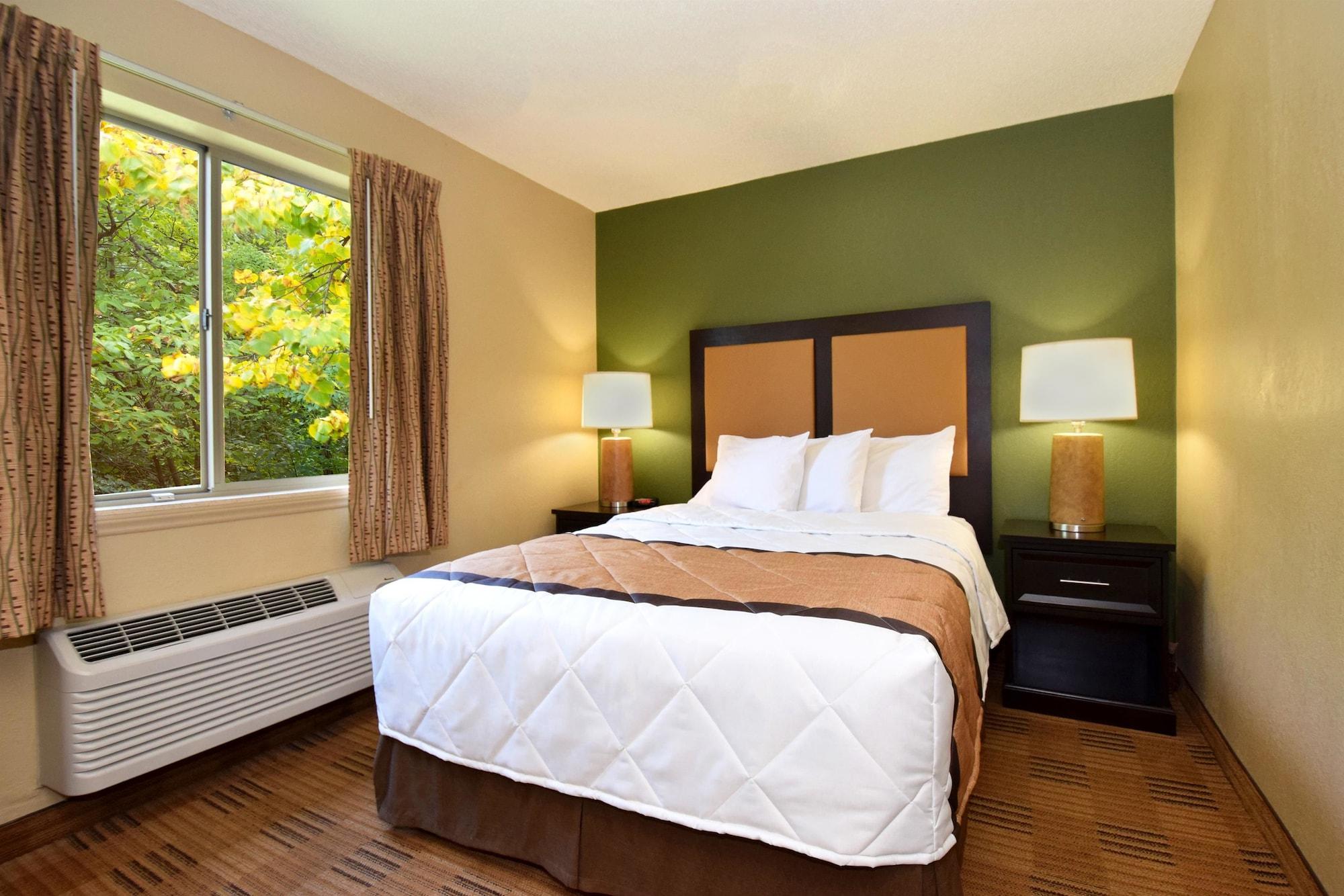 Extended Stay America Select Suites Tampa Airport Memorial Hwy West Chase Екстериор снимка