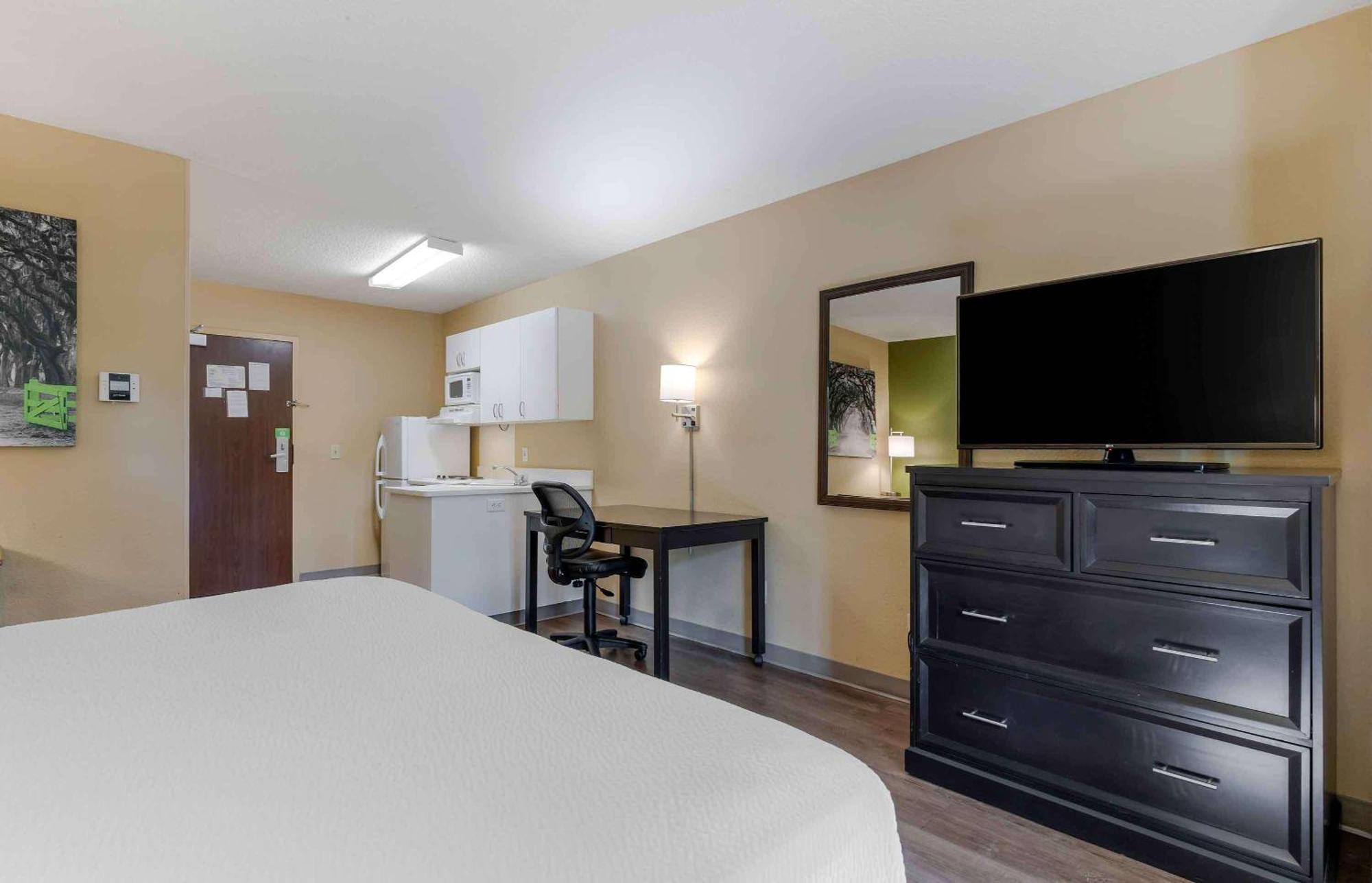 Extended Stay America Select Suites Tampa Airport Memorial Hwy West Chase Екстериор снимка