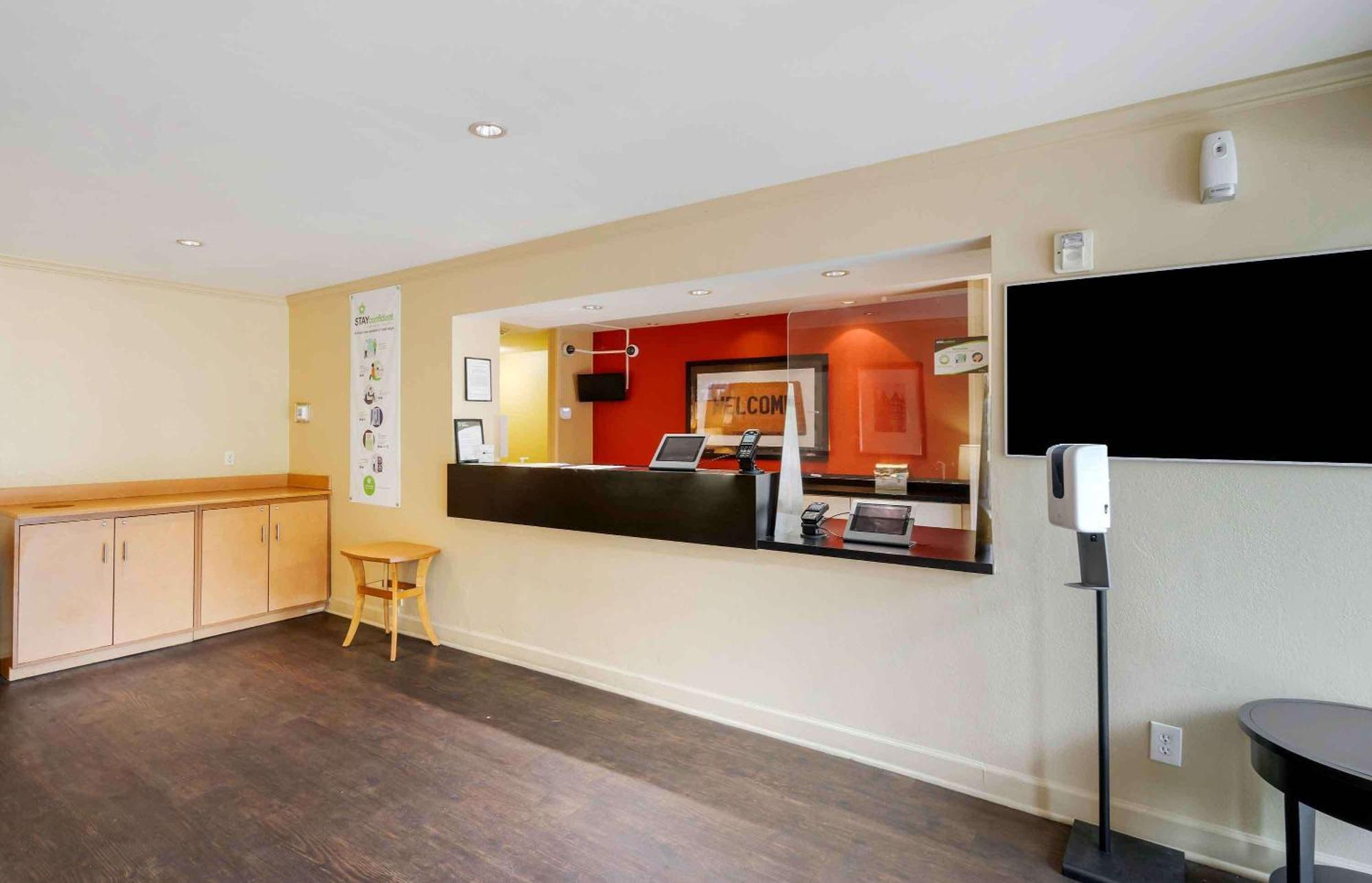 Extended Stay America Select Suites Tampa Airport Memorial Hwy West Chase Екстериор снимка