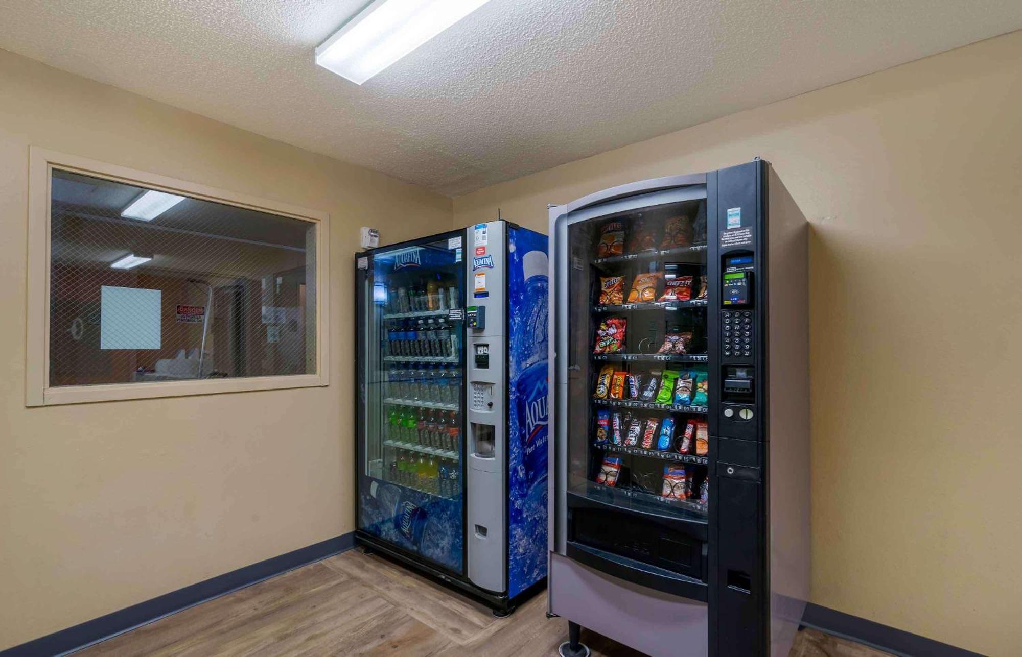 Extended Stay America Select Suites Tampa Airport Memorial Hwy West Chase Екстериор снимка
