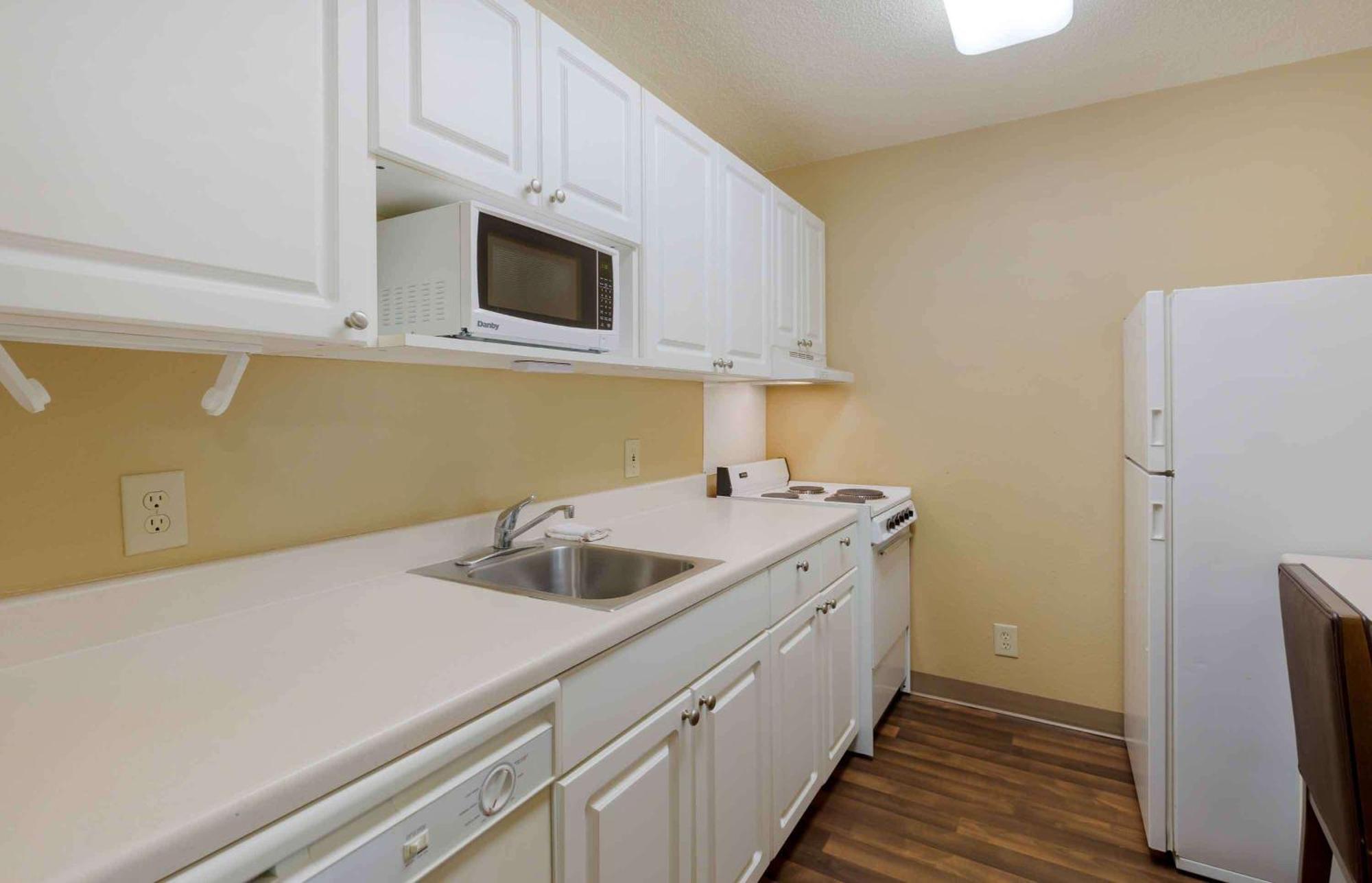 Extended Stay America Select Suites Tampa Airport Memorial Hwy West Chase Екстериор снимка