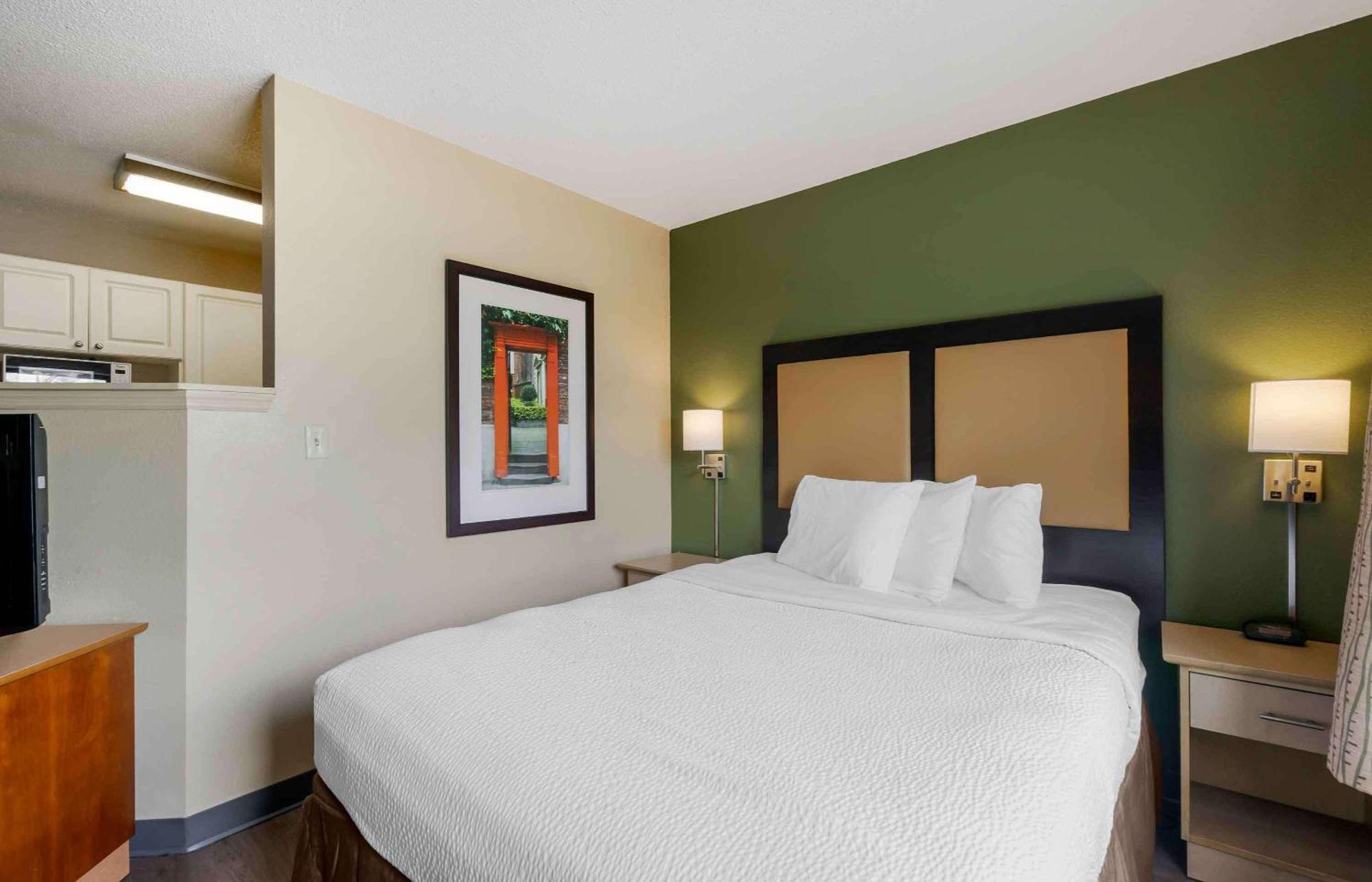 Extended Stay America Select Suites Tampa Airport Memorial Hwy West Chase Екстериор снимка