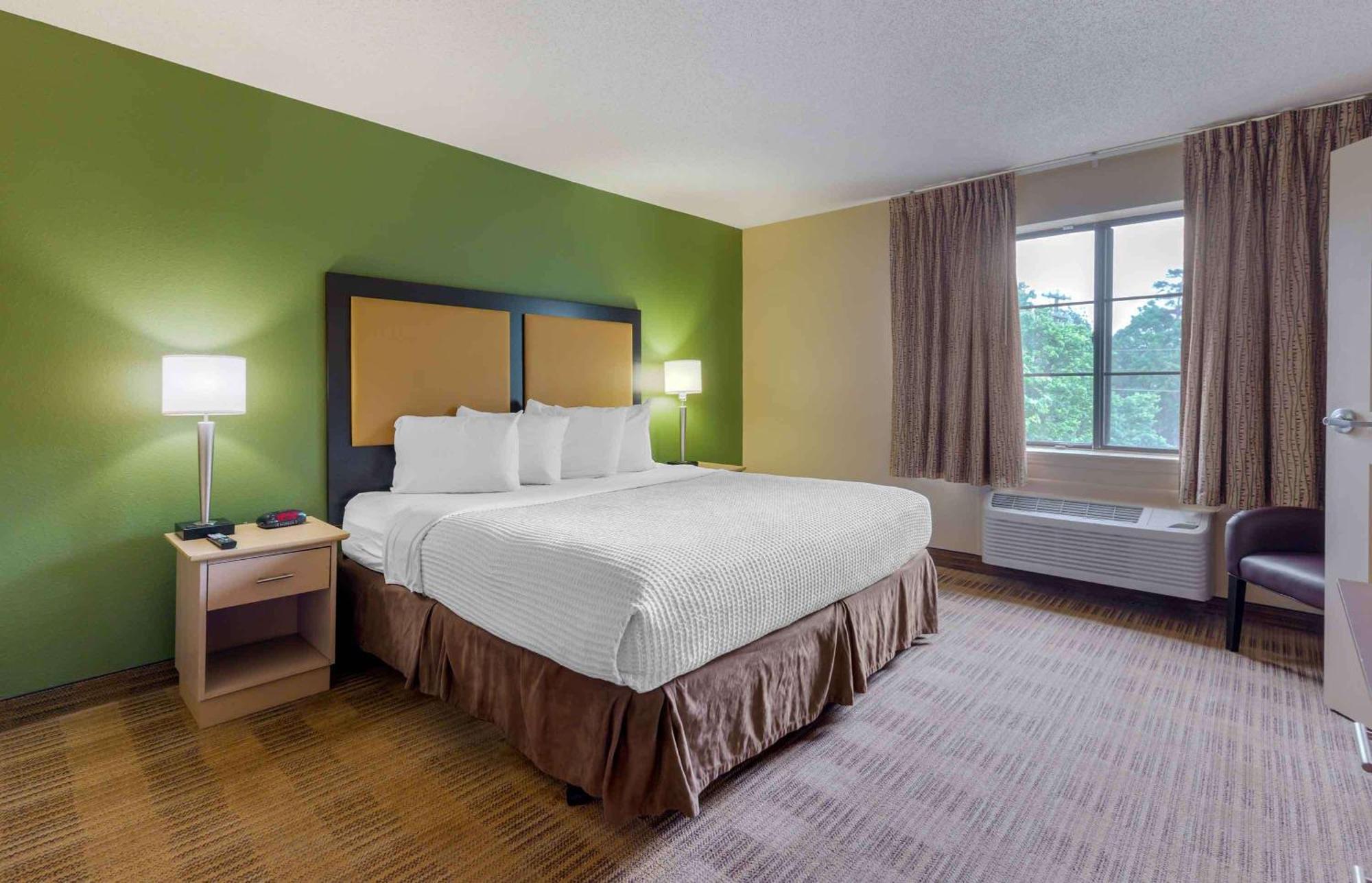 Extended Stay America Select Suites Tampa Airport Memorial Hwy West Chase Екстериор снимка