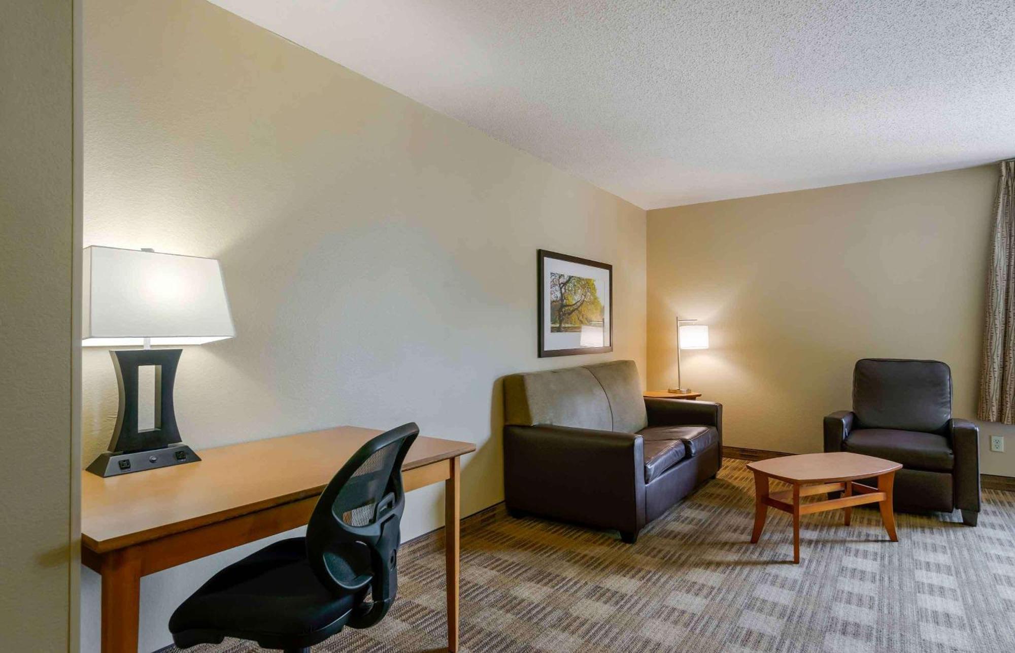 Extended Stay America Select Suites Tampa Airport Memorial Hwy West Chase Екстериор снимка