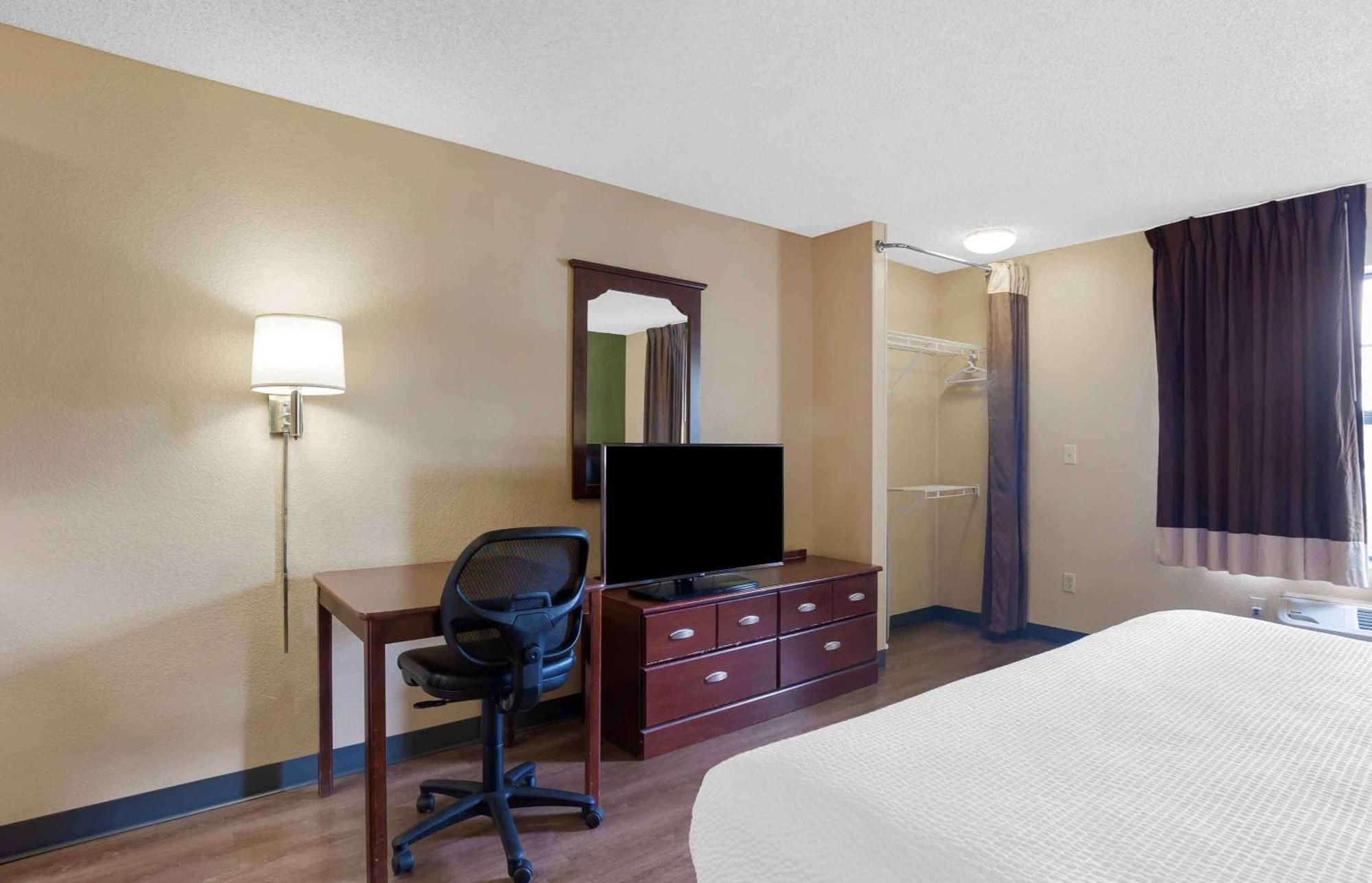 Extended Stay America Select Suites Tampa Airport Memorial Hwy West Chase Екстериор снимка